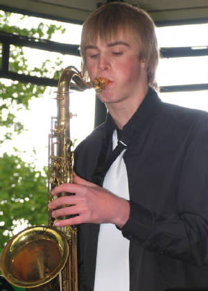 tom.jpg